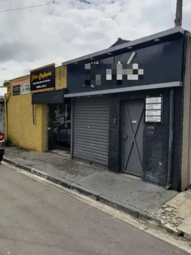 Salão bom para pequena logística e escritórios.