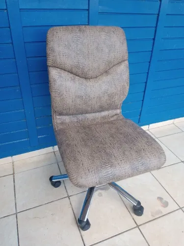 Com entrega Cadeira de Escritório com Rodinhas