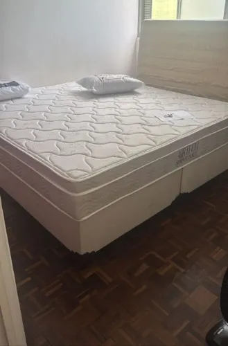 Cama super king com colchão Ortobom 
