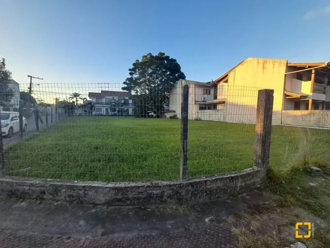 Terreno 250 metros do mar no Bairro Cachoeira do Bom Jesus