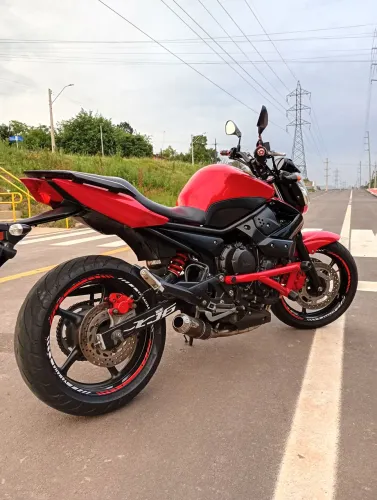 Xj6 n ótima 4 cilindros