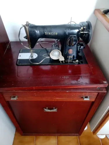Máquina de Costura Singer Antiga - Com Gaveta