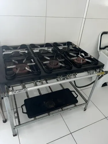 Fogão metalmaq com 6 bocas e uma chapa de sobrepor