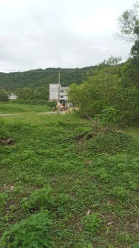 Terreno à venda na Praia do Estaleiro em Balneário Camboriú! Oportunidade!