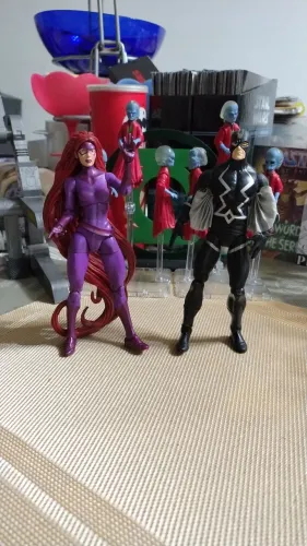 KIT RAIO NEGRO (BLACK BOLT) & MEDUSA FAMÍLIA REAL INUMANOS MARVEL LEGENDS HASBRO