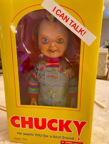 Boneco Chucky Mezco toys