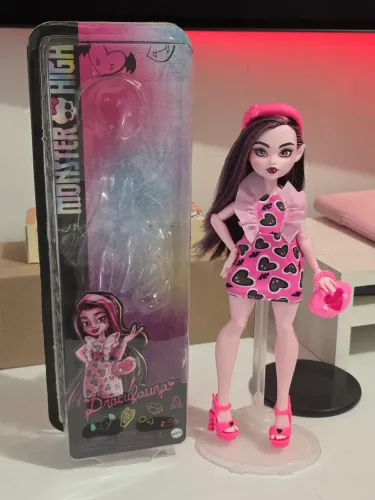 Draculaura Monster High Budget