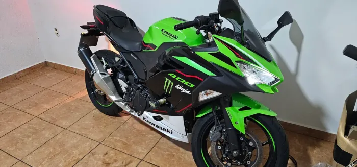 Ninja 400 KRT ABS 2021 e Tiguan Allspace 250tsi branca 2020