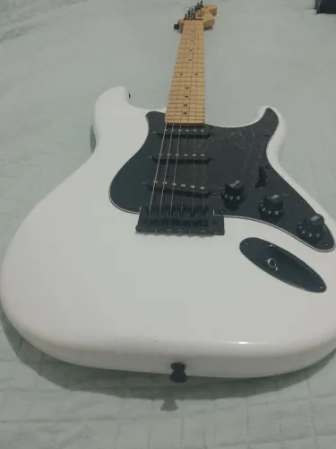 Guitarra stratocaster