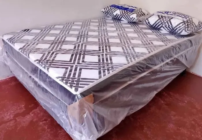 Cama box casal (novo) hoje
