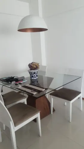 Conjunto de mesa com 4 cadeiras + rack