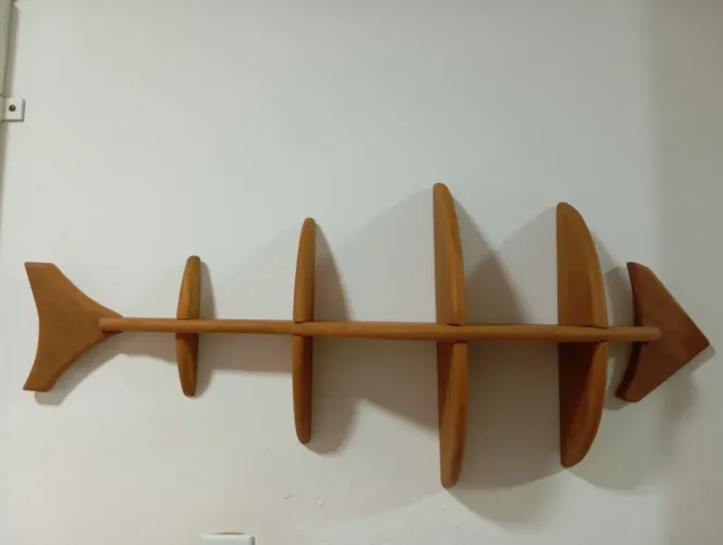 Prateleira peixe madeira 