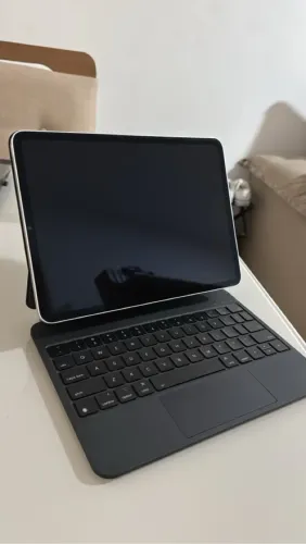 iPad Pro 11 4gth M2 com Magic Keyboard