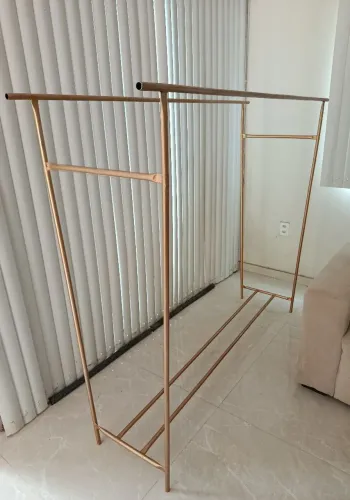 Arara de roupa nova - 1,80m x 1,50m