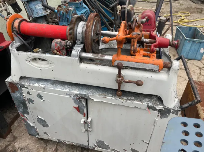 Máquina de Rosquear Tubos Industrial