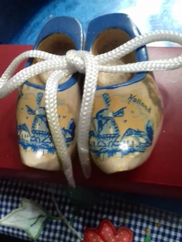 Sapatinho de madeira bibelo da Holanda lindos e antigos