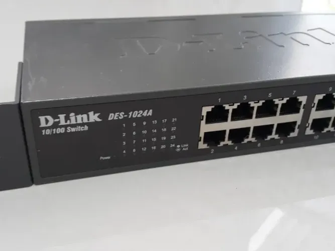 Switch De 24 Portas 10/100mbps, D-link Des-1024a (Usado)