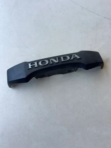 Emblema Mesa Inferior Honda Cg Titan 150 04-08 Original Usado