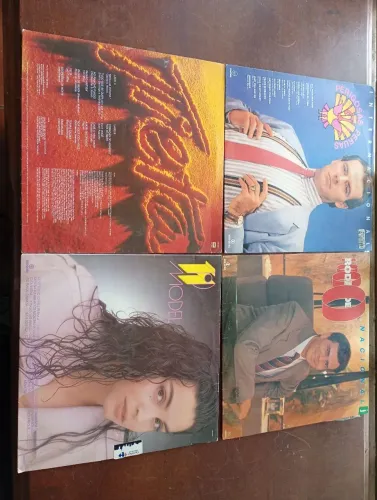 Lote com 14 discos de vinil trilhas sonora novelas Leia o anúncio