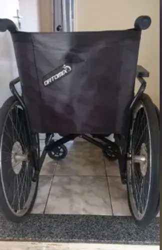 CADEIRA DE RODAS - CONFORTAVEL E RESISTENTE
