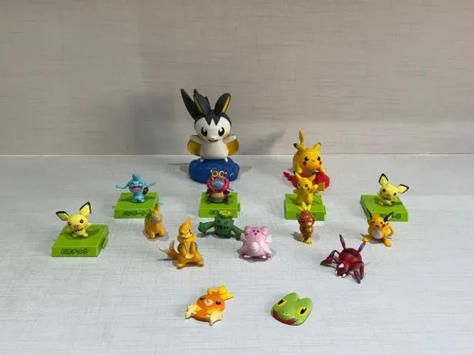 Raras miniaturas Pokémon kit.