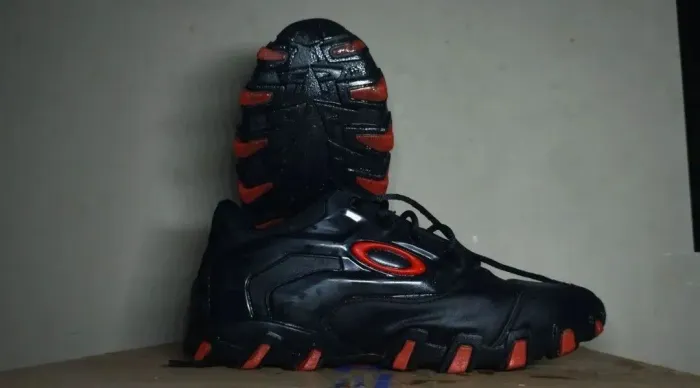 Tênis Oakley bravo 