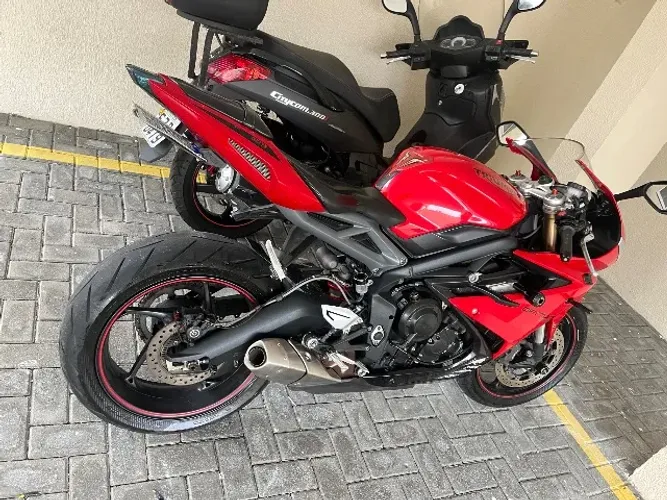 Vendo Daytona 675 , extremamente nova. 