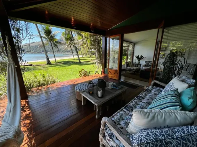 Linda casa pé na areia em cond. com vaga de barco e praia privativa