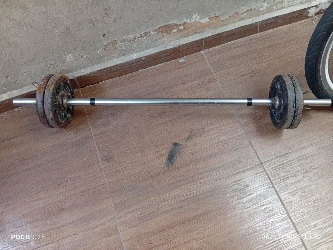 Vende-se barra e peso de academia 