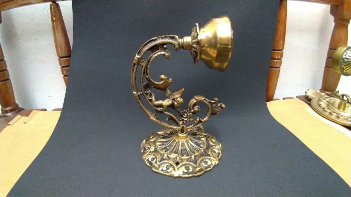 Luminária antiga de parede, metal fundido 