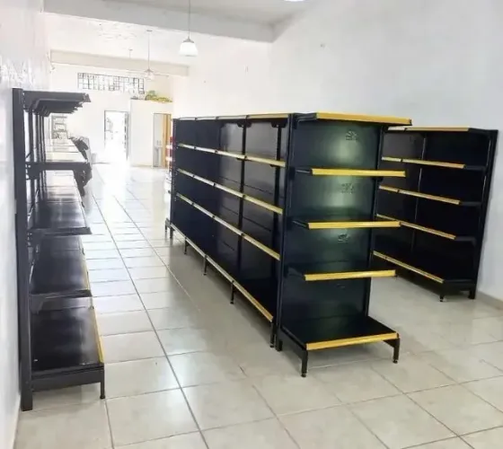 Gôndolas na Cor Preto - Novas de Fabrica