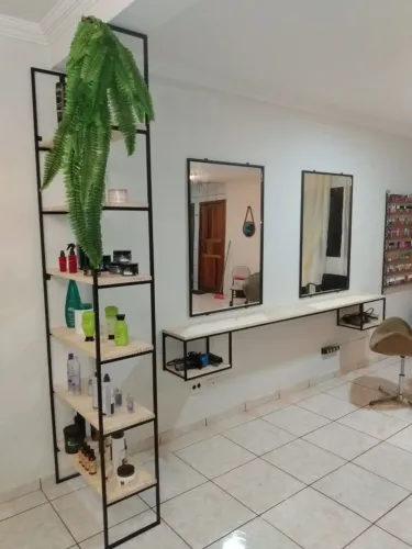 Móveis industriais para salão e barbearia