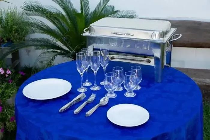 Locação Pratos, talheres, taças 