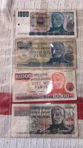 Cédulas Argentinas Antigas - Série Pesos Argentinos (1983-1985) - Lote com 4 Notas