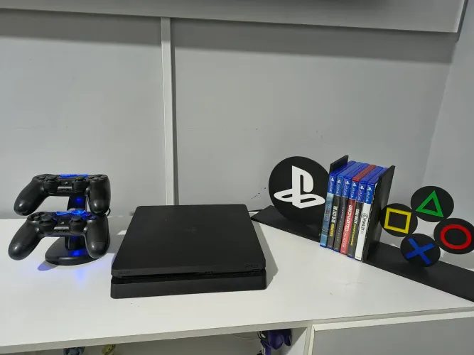 PlayStation 4 Slim- 1TB