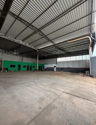 Galpão 998 m² coberto, piso armado, com 5 salas, cozinha e banheiro