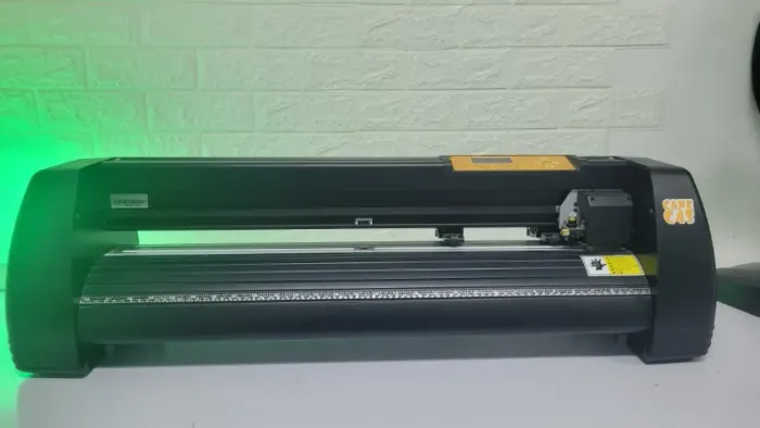 PLOTTER DE RECORTE E RISCO DIGITAL COM LASER CONTORNO 72CM 60hz