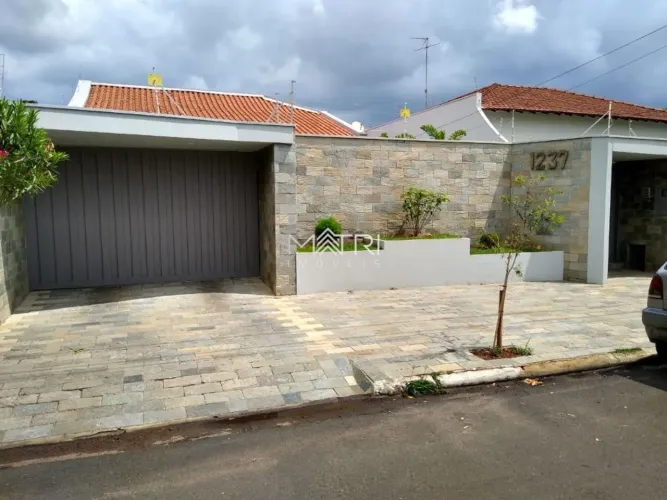 Casa Comercial com 4 Quartos sendo 2 Suítes para locação Vila Harmonia em Araraquara