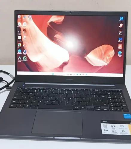 Notebook Samsung Book Intel Celeron / SSD 256GB NVMe / Tela Full HD - Seminovo