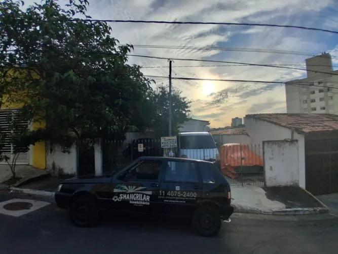 4 casas - sendo 1 reformada todas com quarto, cozinha e banheiro em terreno de 10 X 26 em 