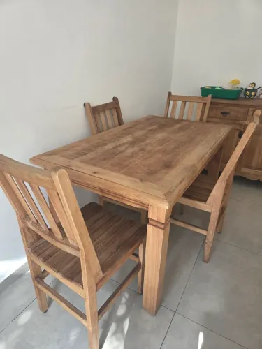 Conjunto mesa e 4 cadeiras