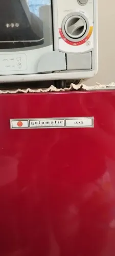 Vendo frigobar antigo muito conservado