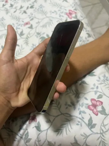 Um iPhone pra vender