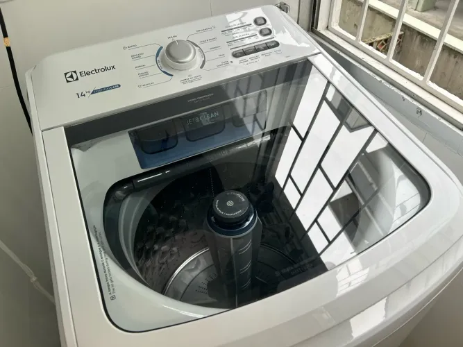 Máquina de lavar Electrolux 14 kg Essential Care