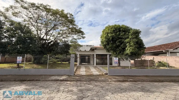 Blumenau - Casa Padrão - Velha Central