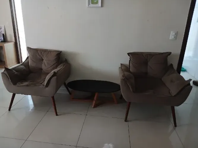 Conjunto de poltronas Opala e mesa