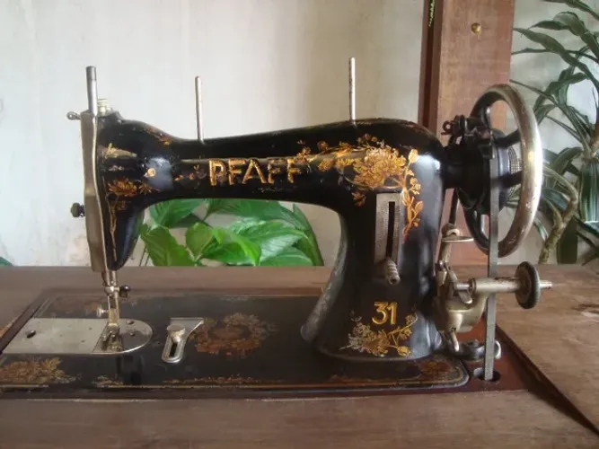 Antiguidade Maquina de Costura PFAFF 31 década de 30