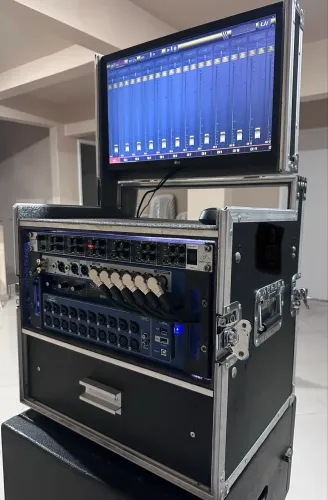 Rack de Áudio Profissional Completo - Soundcraft Ui24R + Behringer HA6000 + Case Luxo