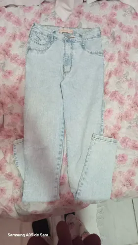 Calça Jeans Feminina (tamanho 40)