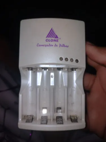 CARREGADOR DE 4 PILHAS 